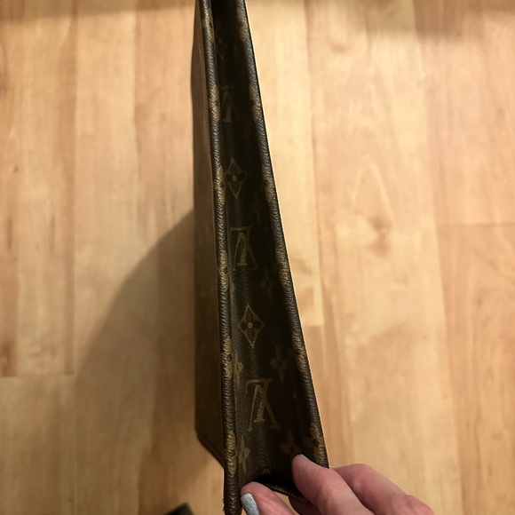 Authentic Louis Vuitton Monogram Document Laptop Case - Picture 6 of 15